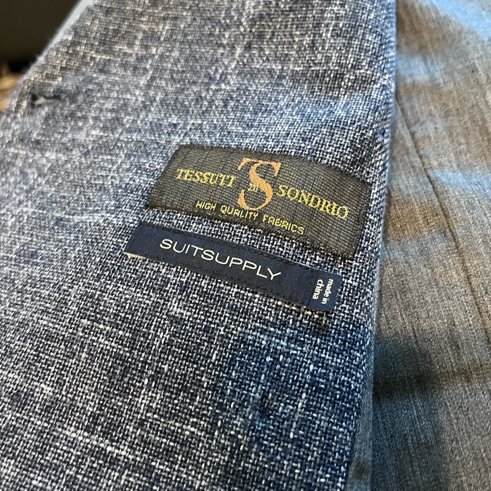 Suit Supply - Picture 3 of 5